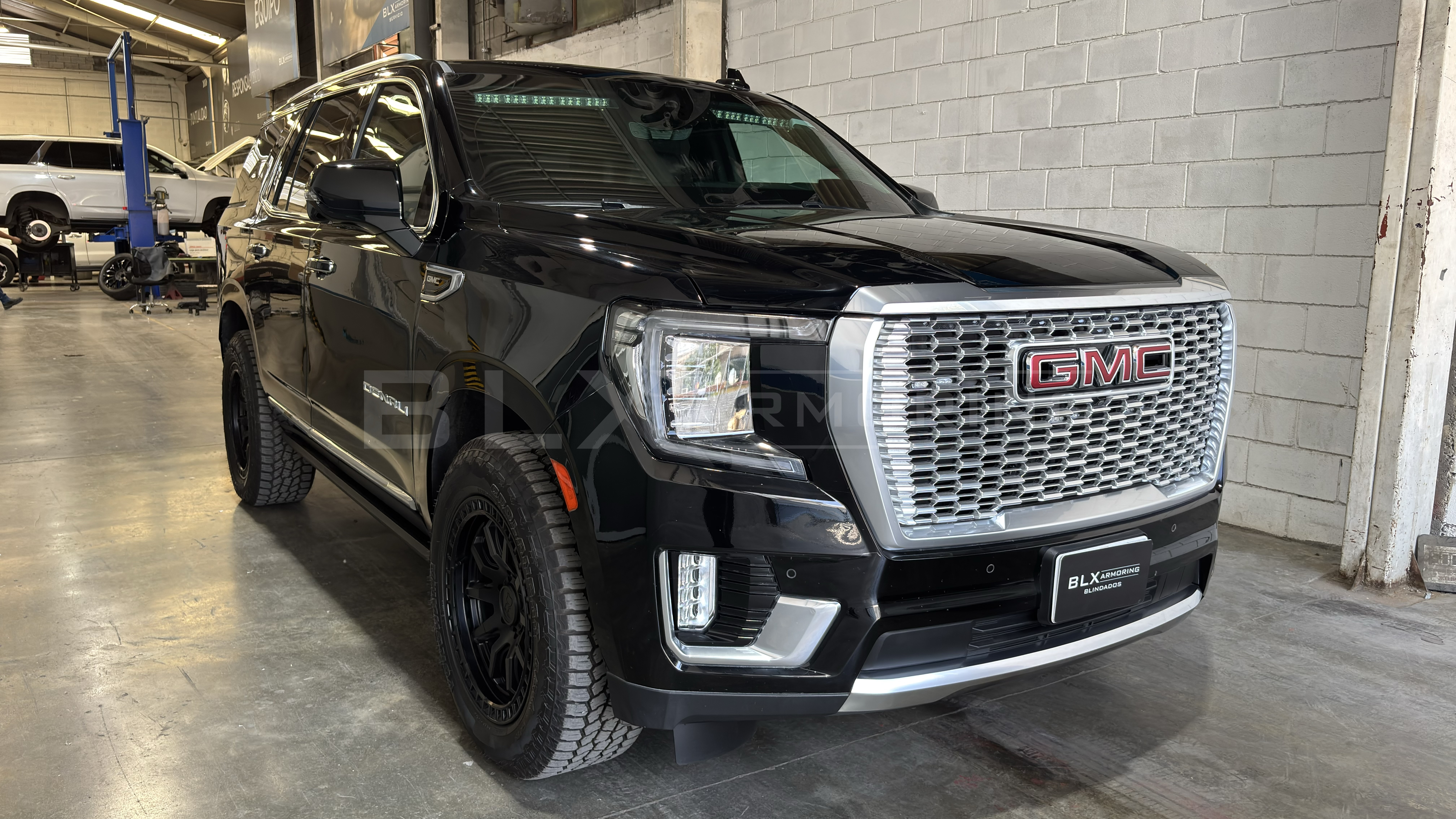 YUKON DENALI CORTA RINES PERFORMANCE 2023 NIVEL V PLUS