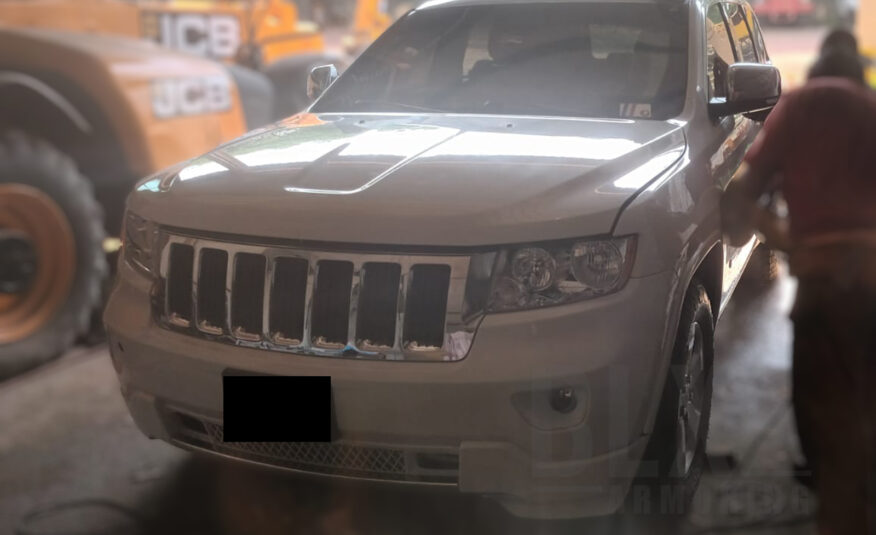 JEEP GRAND CHEROKEE LIMITED 4X2 2011 NIVEL 4