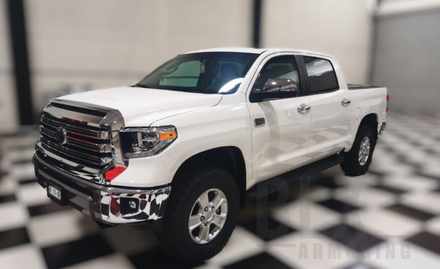 2018 TOYOTA TUNDRA DOBLE CABINA 4X4 NIVEL 4 PLUS