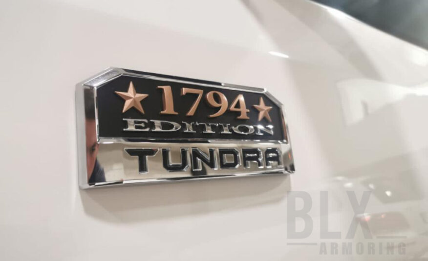 2018 TOYOTA TUNDRA DOBLE CABINA 4X4 NIVEL 4 PLUS